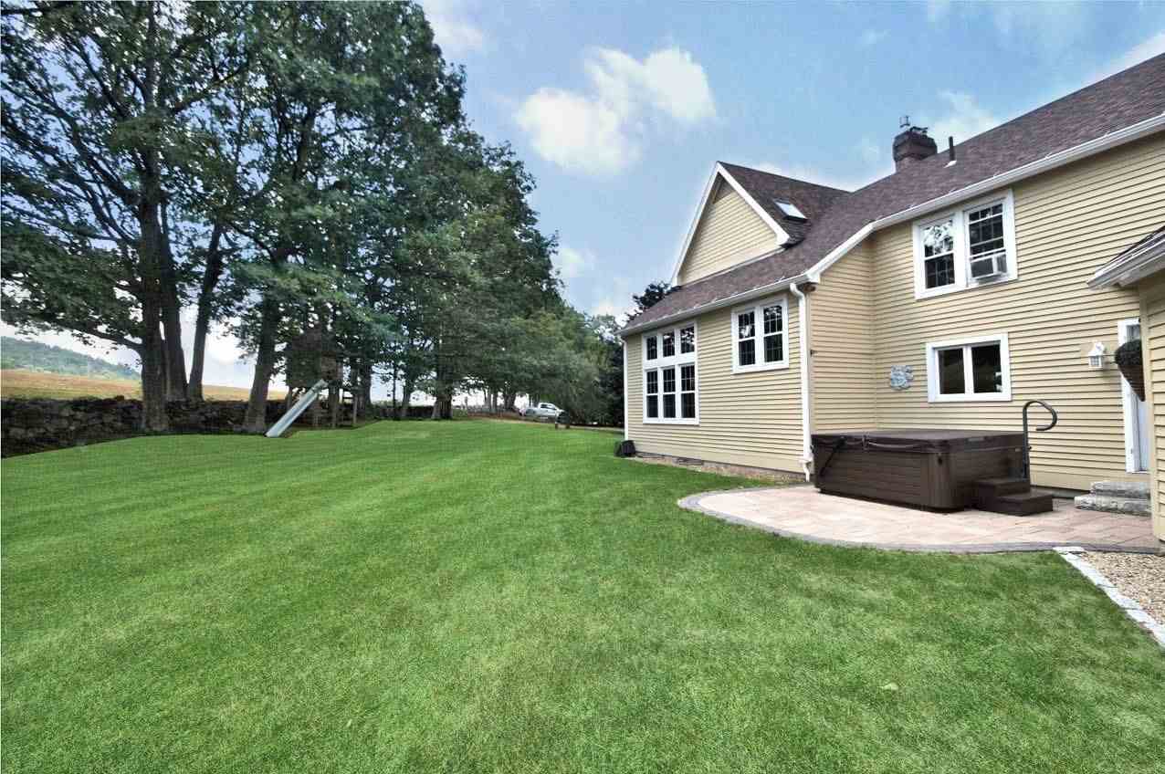 433 Cherry Valley Road Gilford, NH 03249 - Photo 6 of 40