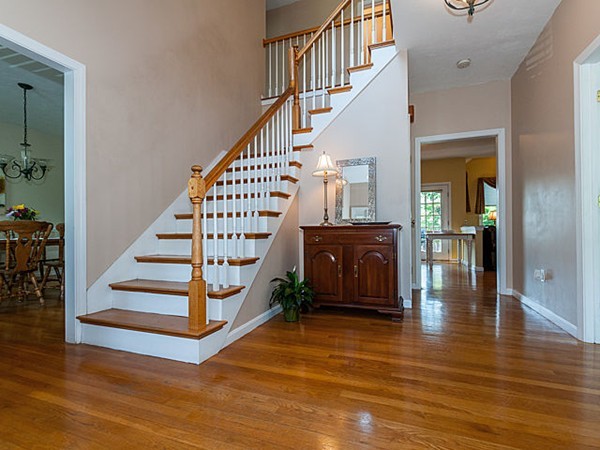 98 Croydon Road Norwood, MA 02062 - Photo 2 of 26 Gallery Image 2