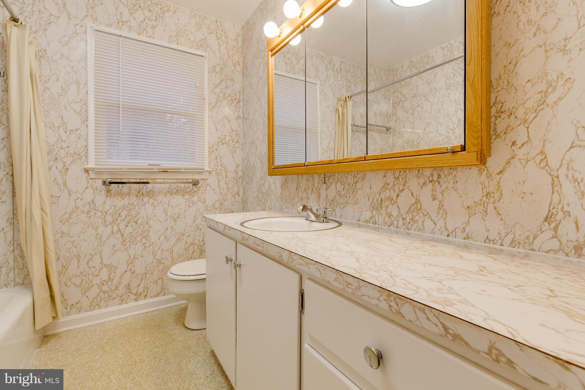 6615 Wilson Road Marshall, VA 20115 - Photo 18 of 24 Bath