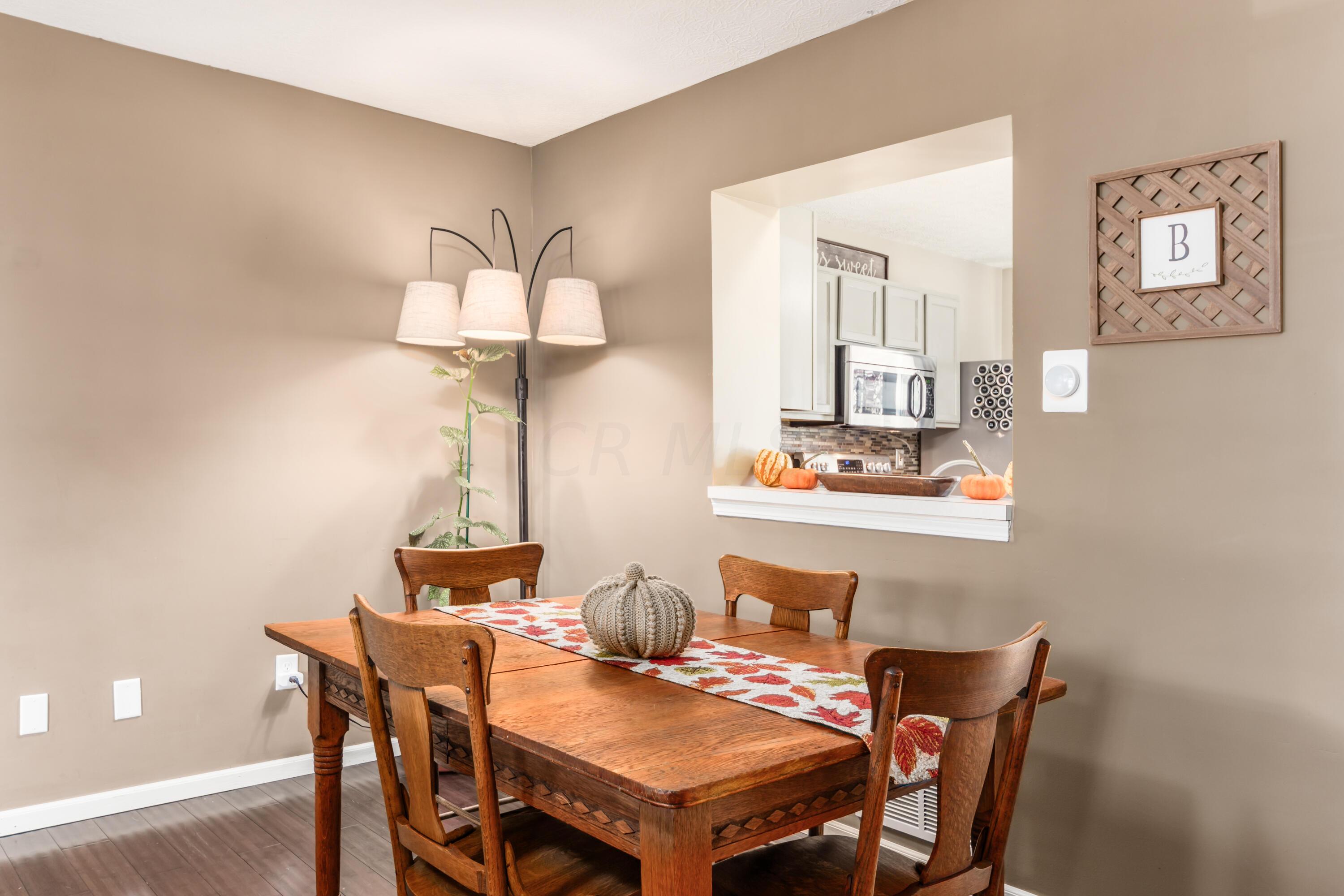 565 Marcum Road Blacklick, OH 43004 - Photo 7 of 29 Dining area with a pass through window to the kitchen