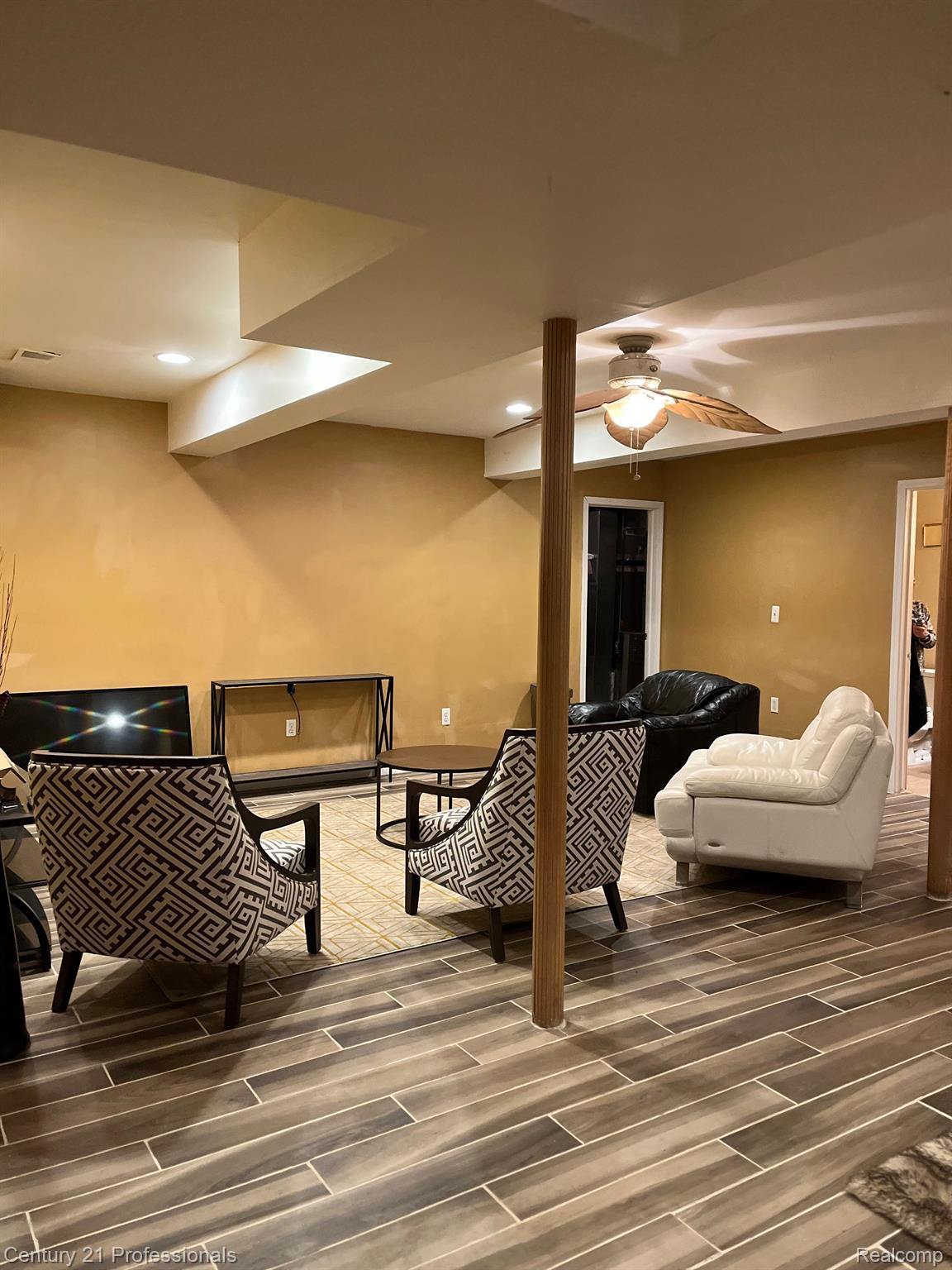 20984 Andover Road Southfield, MI 48076 - Photo 44 of 50 LL is a really great space to entertain