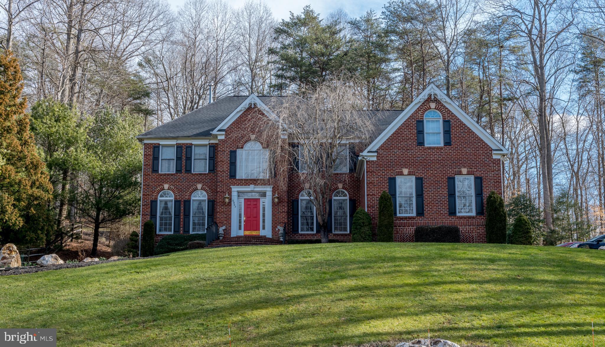 6905 Newman Road Clifton, VA 20124 - Photo 1 of 48 Welcome to 6905 Newman Road!