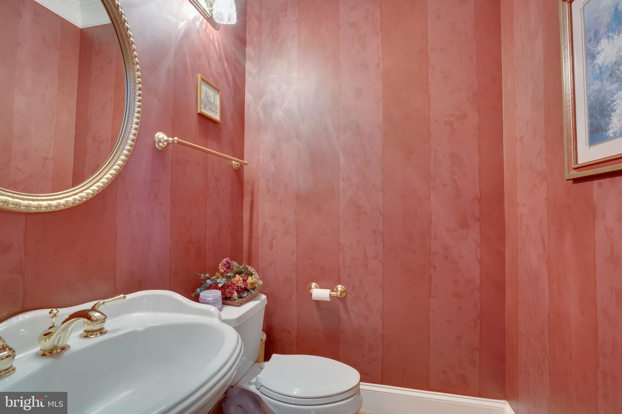 6905 Newman Road Clifton, VA 20124 - Photo 22 of 48 Powder Room
