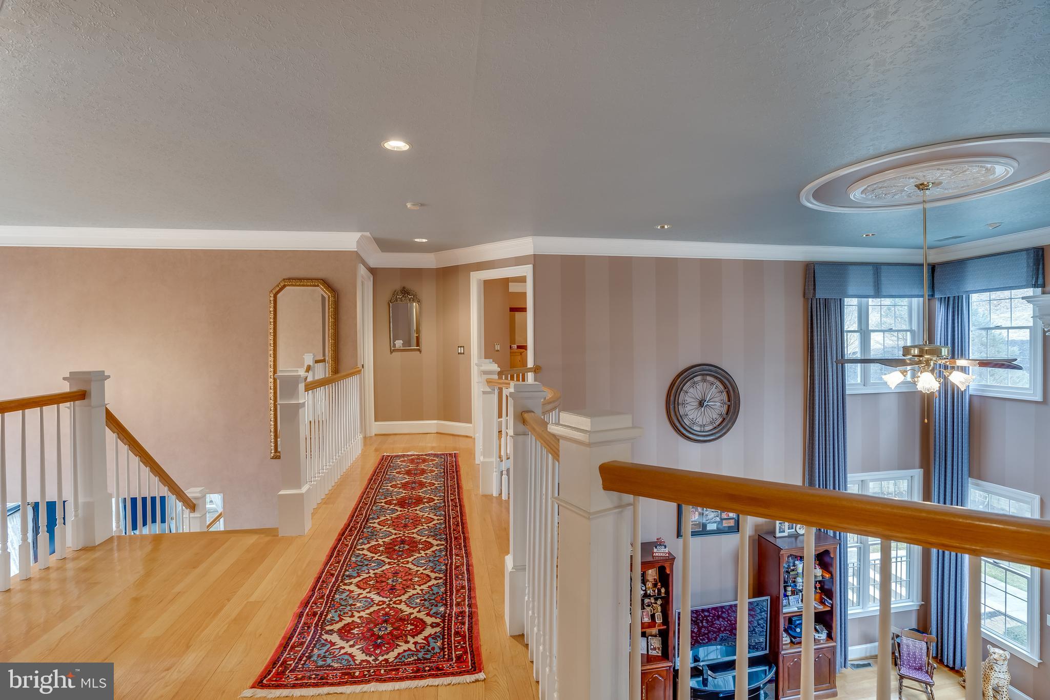 6905 Newman Road Clifton, VA 20124 - Photo 24 of 48 Upper Level Hallway