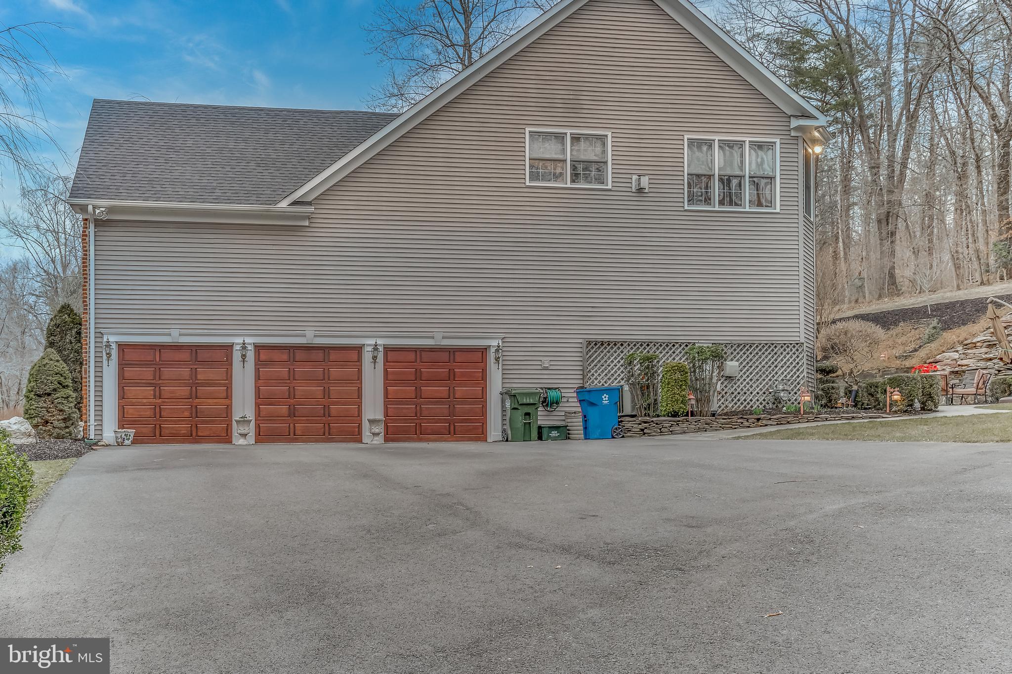 6905 Newman Road Clifton, VA 20124 - Photo 38 of 48 3 Car Garage