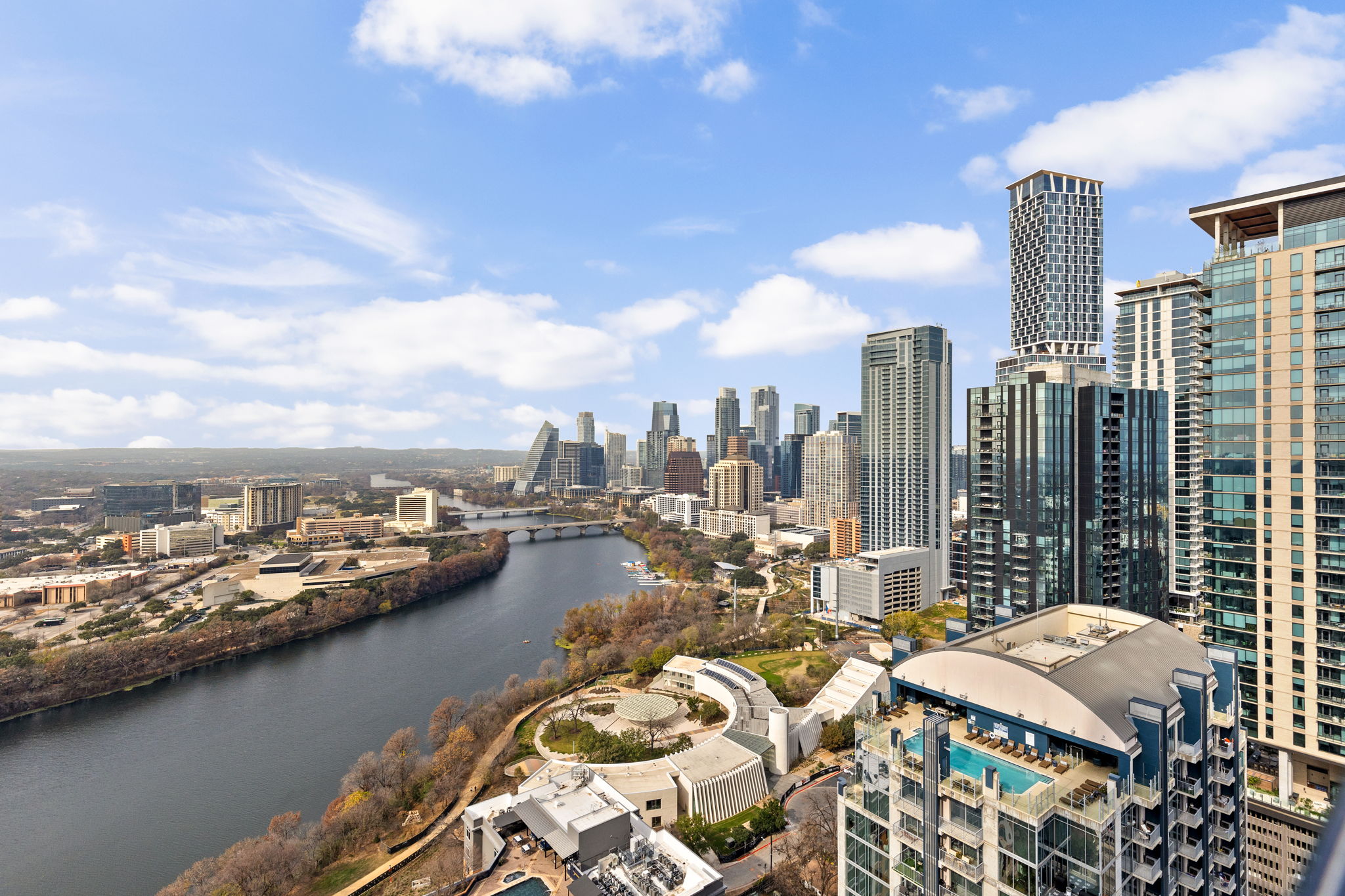 48 East Avenue, Unit 2002 Austin, TX 78701 - Photo 23 of 38 Skyline view featuring a large body of water