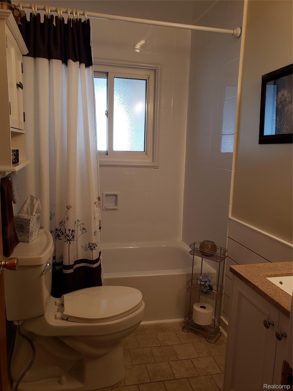 14916 Reeck Road Southgate, MI 48195 - Photo 29 of 55 main bath