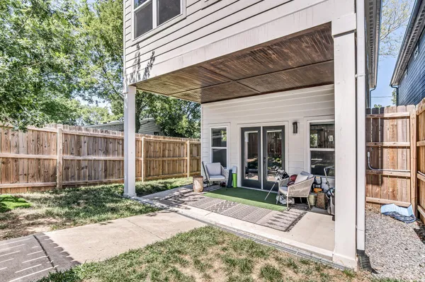 a view of a house with backyard and sitting area