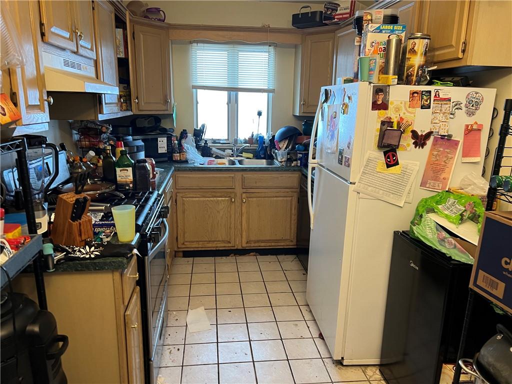 309 Magazine Street Carnegie, PA 15106 - Photo 11 of 18 a kitchen with a refrigerator and a stove