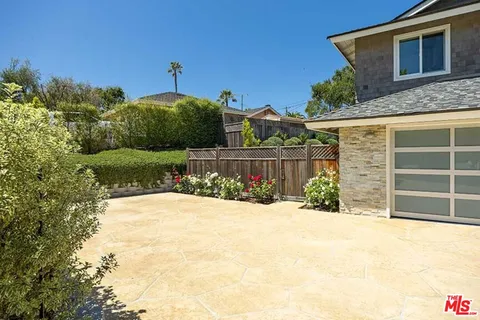 a view of a backyard of the house