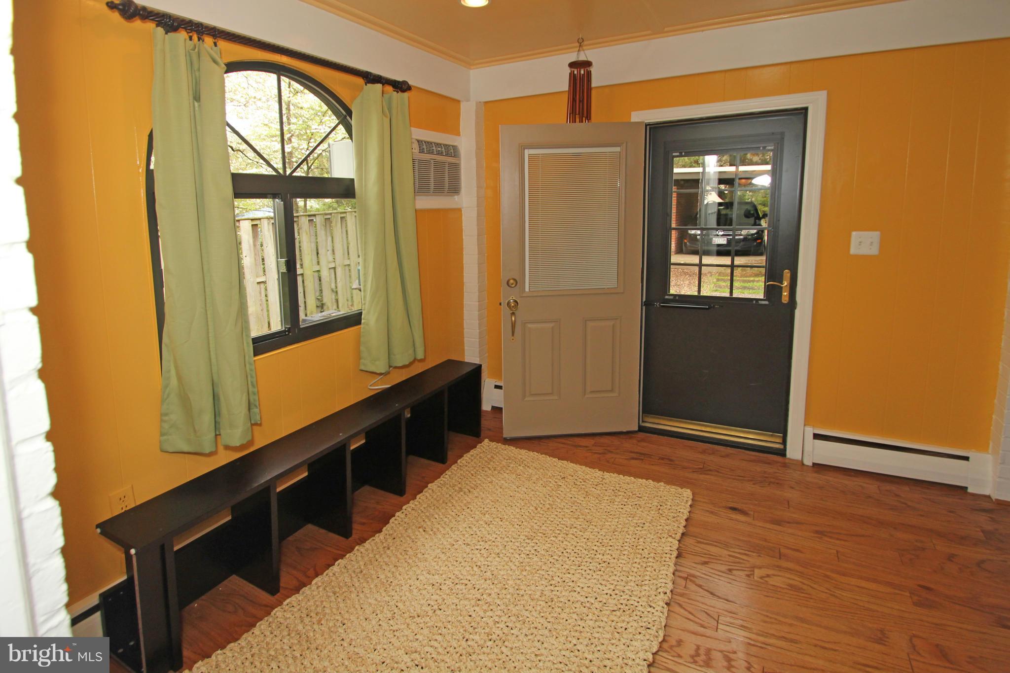 606 Bonifant Street Silver Spring, MD 20910 - Photo 14 of 29 Interior (General)
