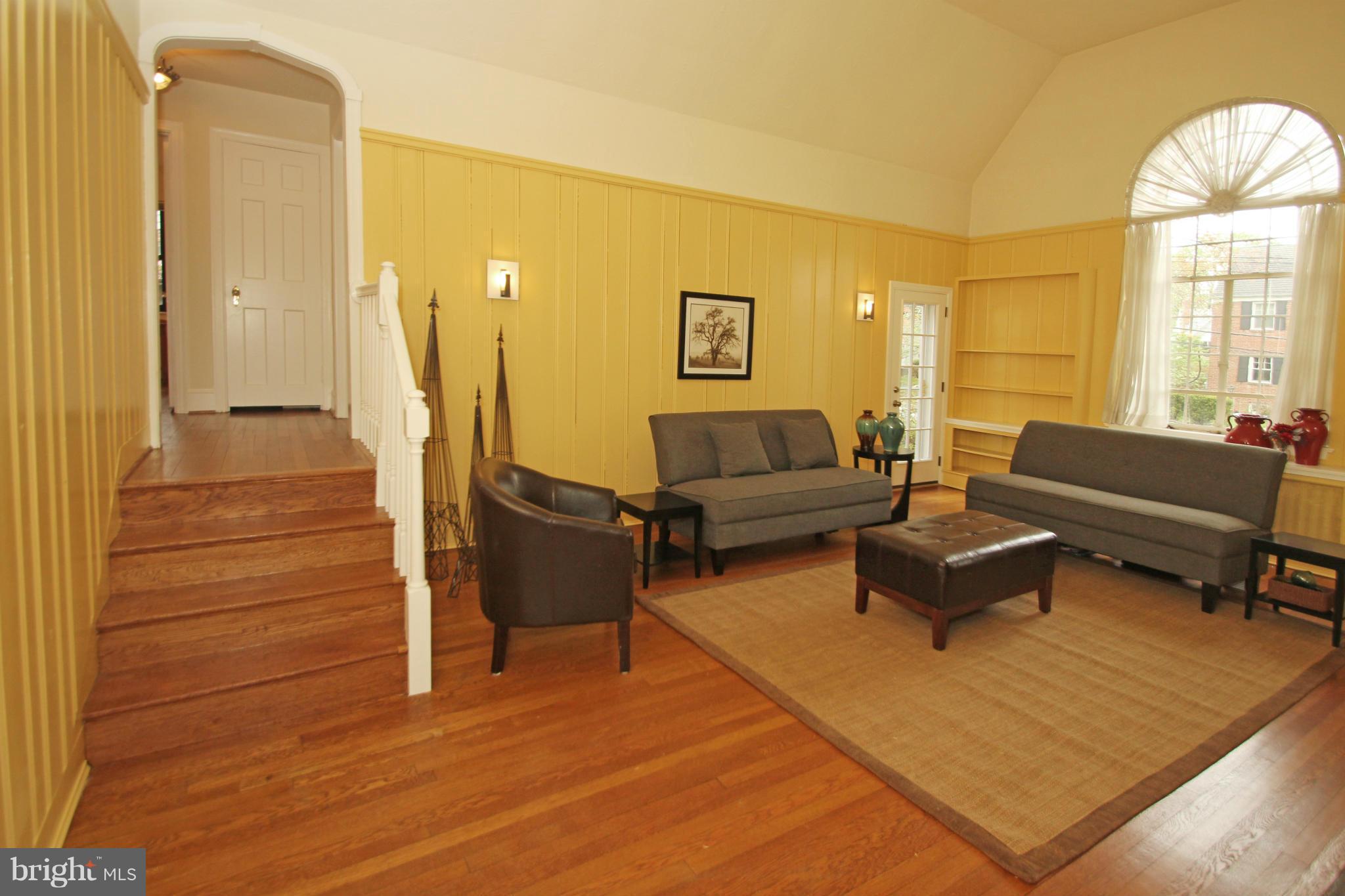 606 Bonifant Street Silver Spring, MD 20910 - Photo 4 of 29 Living Room