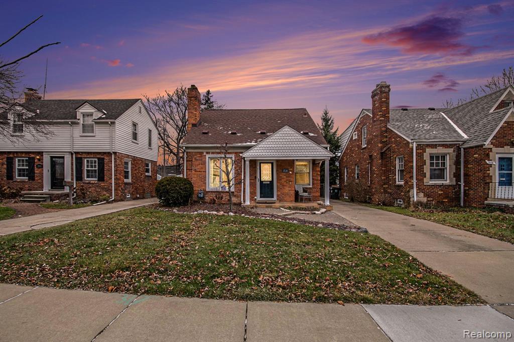 1536 Roslyn Road Grosse Pointe, MI 48236 - Photo 2 of 34