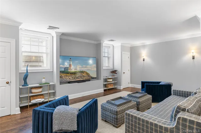 $250,000 | 327 Georgica Road, East Hampton, NY 11937