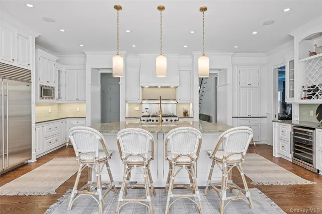 $250,000 | 327 Georgica Road, East Hampton, NY 11937