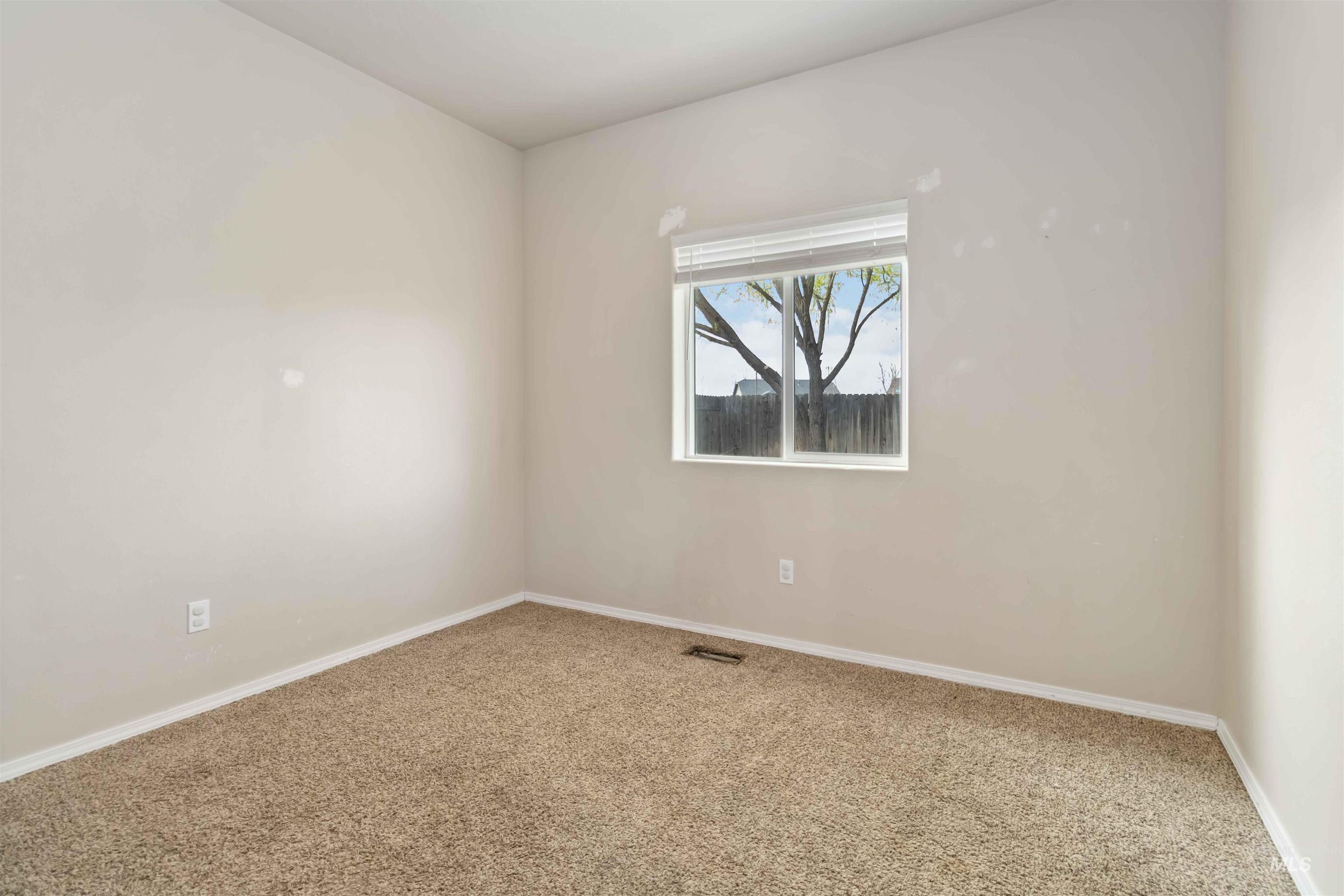 16053 Sunnyfield Avenue Caldwell, ID 83607 - Photo 22 of 35 Carpeted empty room with baseboards