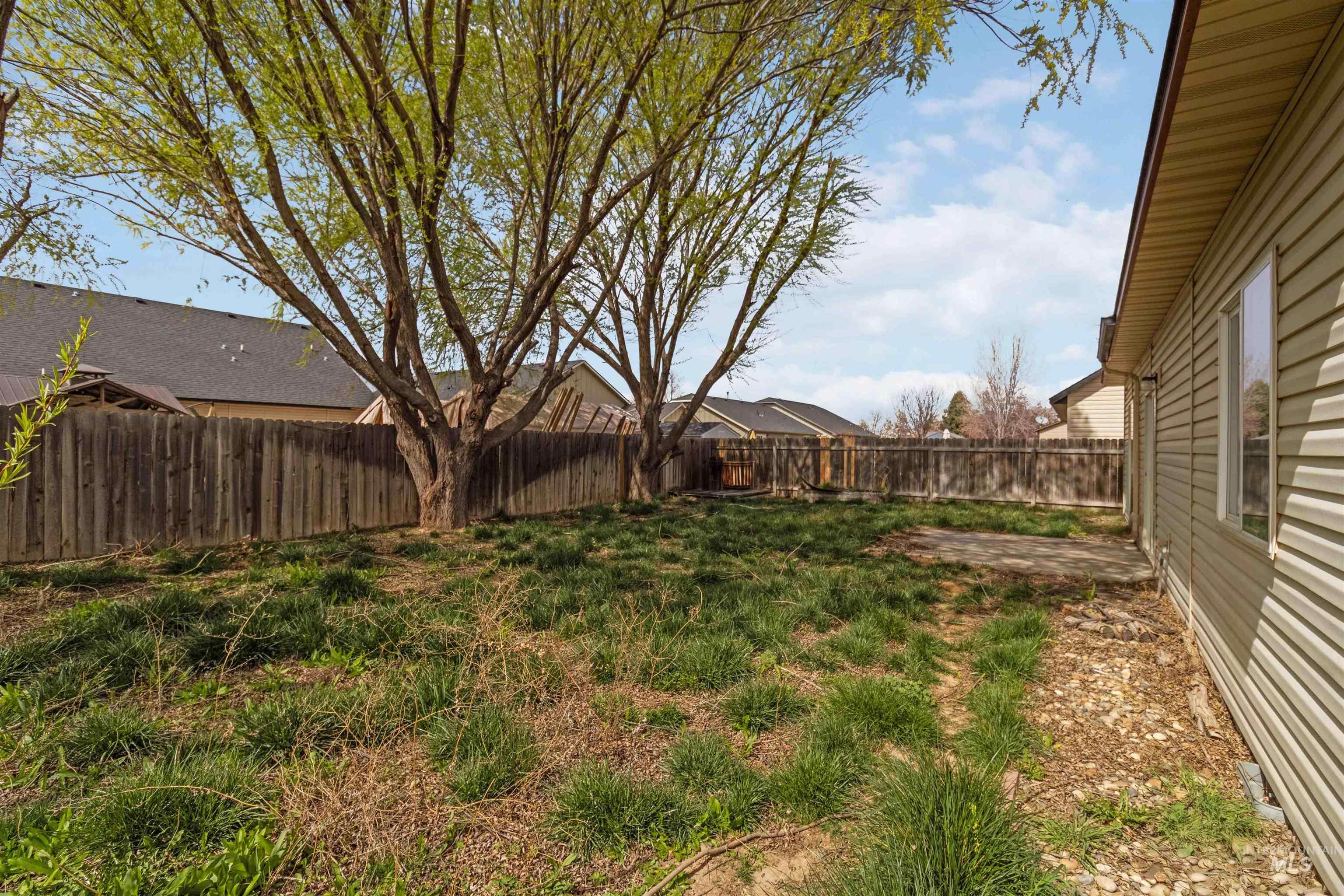 16053 Sunnyfield Avenue Caldwell, ID 83607 - Photo 33 of 35 Fenced backyard featuring a patio