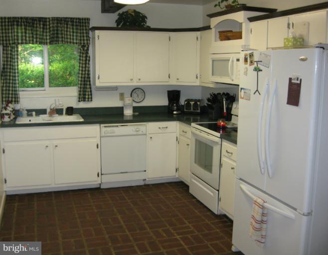 878 Shore Acres Road Arnold, MD 21012 - Photo 12 of 27 Kitchen