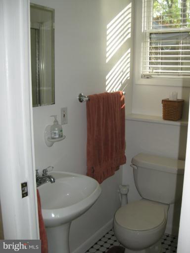 878 Shore Acres Road Arnold, MD 21012 - Photo 4 of 27 Bath
