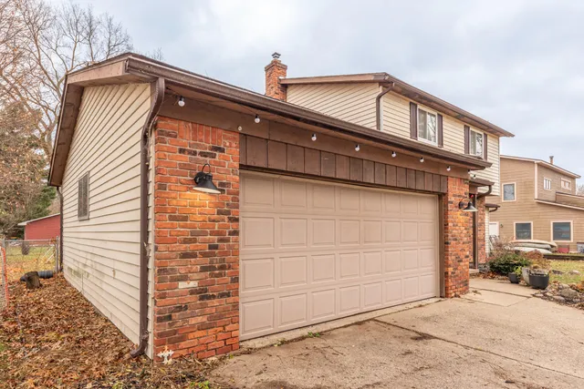 $365,000 | 1470 Nightingale Road, Wixom, MI 48393