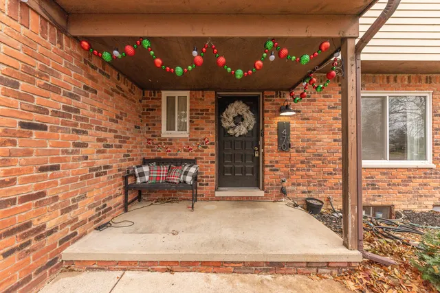 $365,000 | 1470 Nightingale Road, Wixom, MI 48393