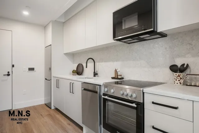 $3,245 | 65 Dupont Street, Unit 720 | Greenpoint