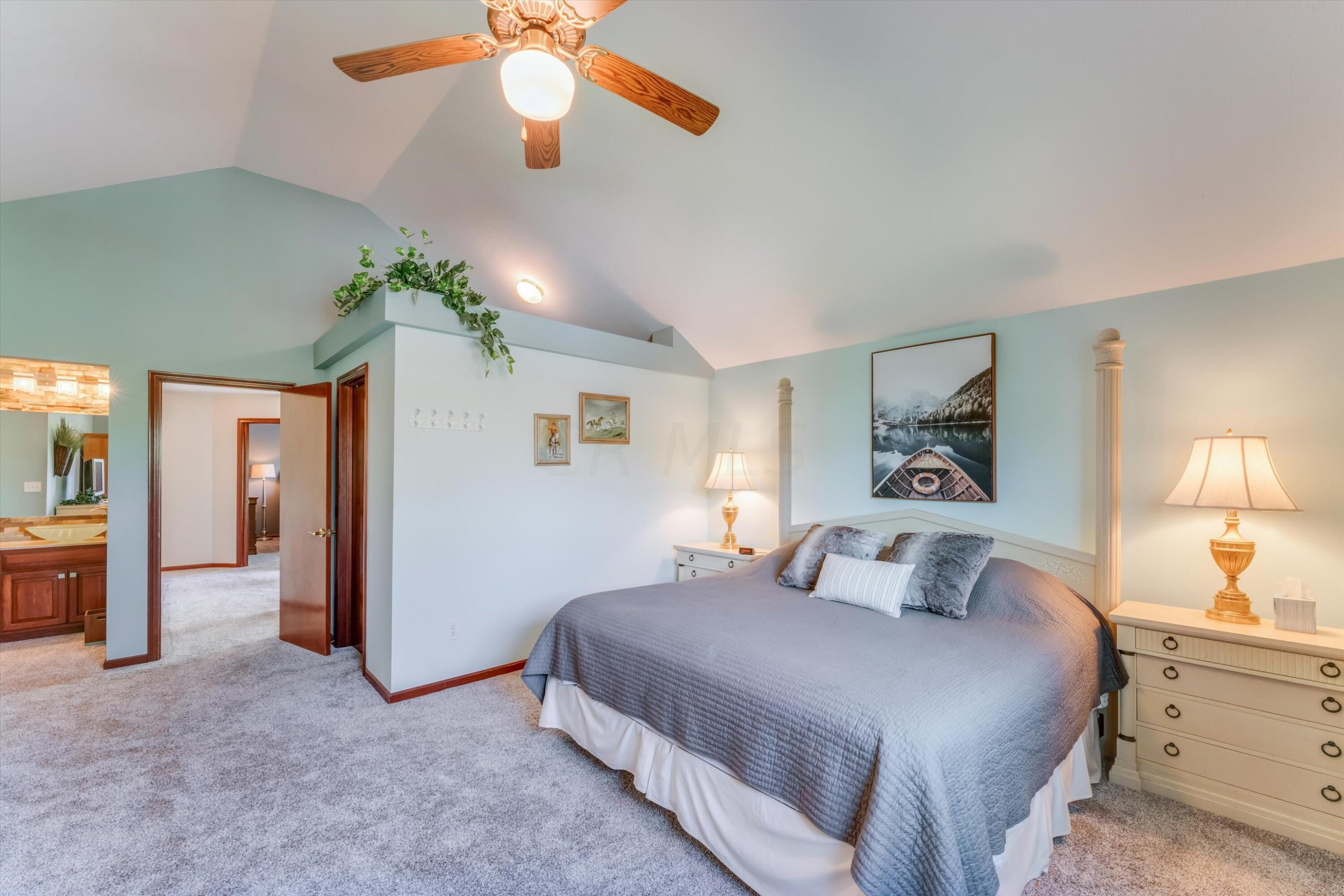 358 Beecher Road Columbus, OH 43230 - Photo 22 of 39 R_Gahanna_358BeecherRoad_Owners_Suite (3