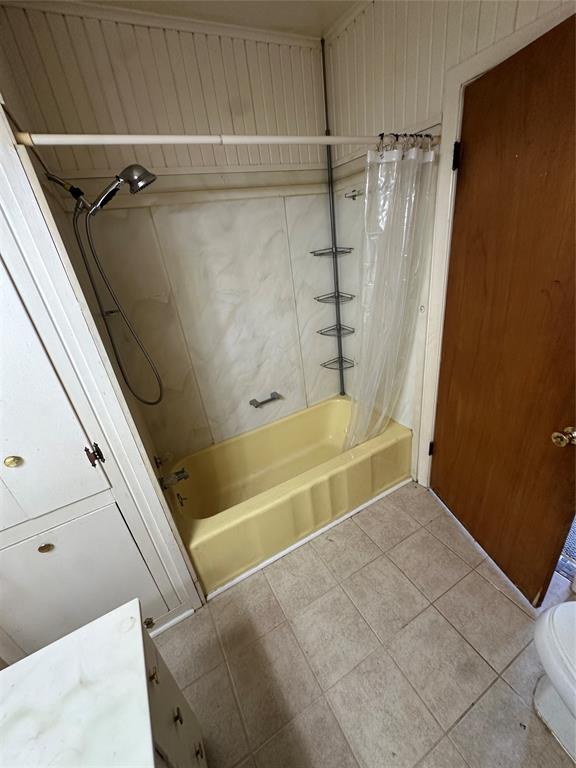 2741 Mill Street Ringgold, LA 71068 - Photo 15 of 30 a bathroom with a shower and a tub