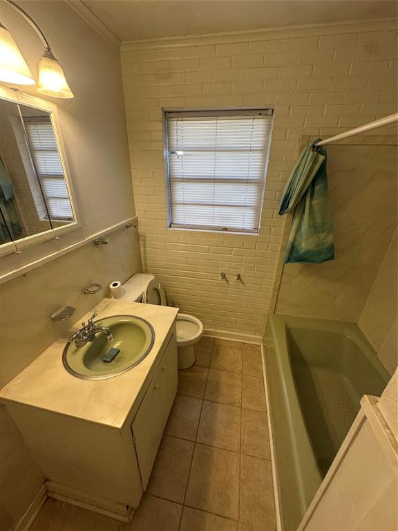 2741 Mill Street Ringgold, LA 71068 - Photo 19 of 30 a bathroom with a sink a toilet and bathtub
