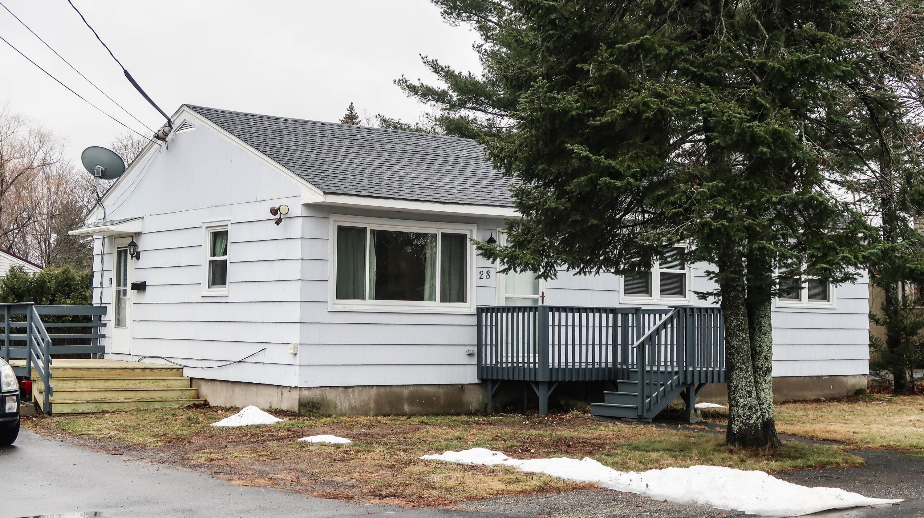 28 Mayflower Road Augusta, ME 04330 - Photo 1 of 34 IMG_0018