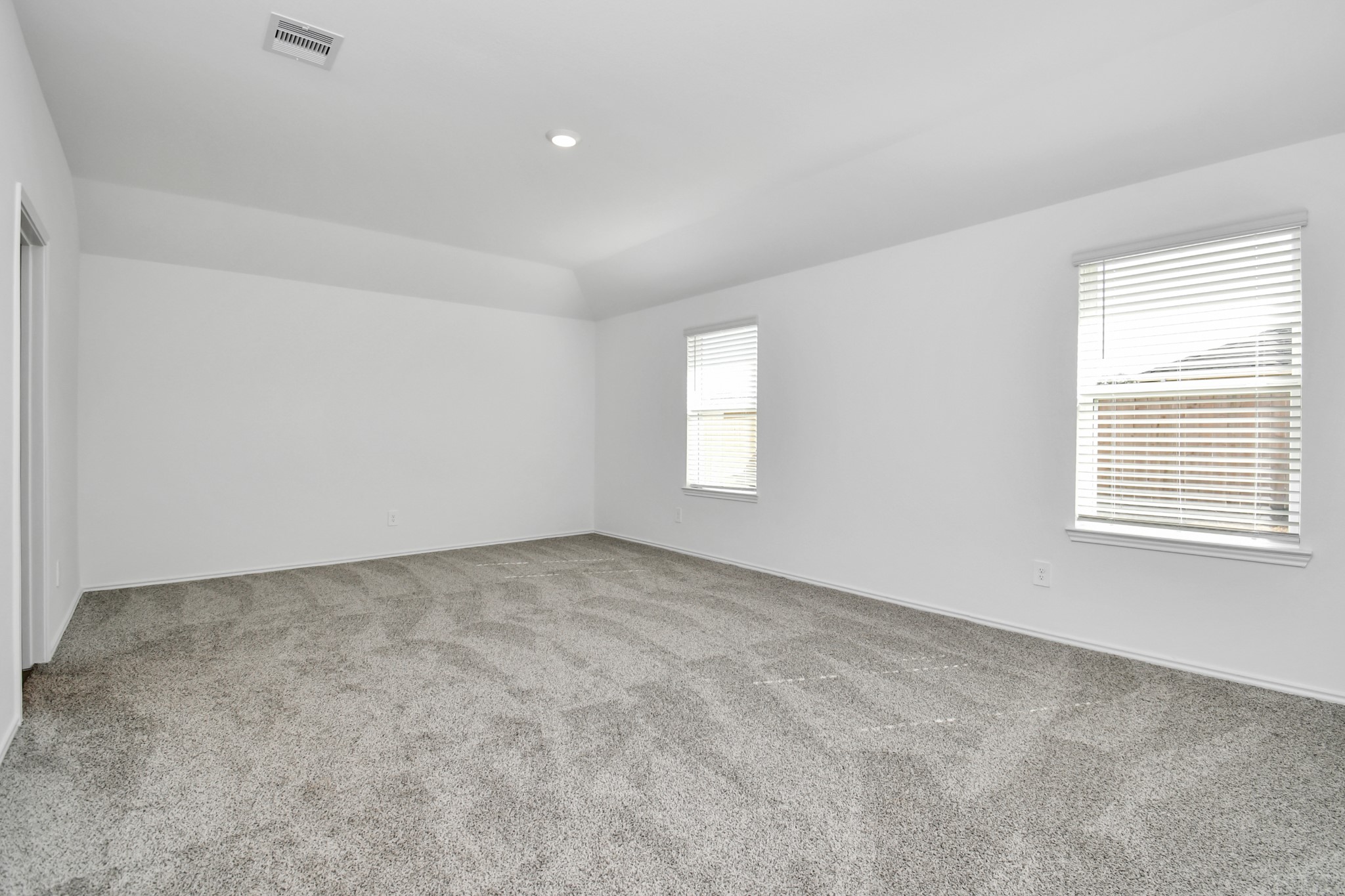 2715 Willow Gulch Way Rosenberg, TX 77469 - Photo 28 of 39 an empty room with windows