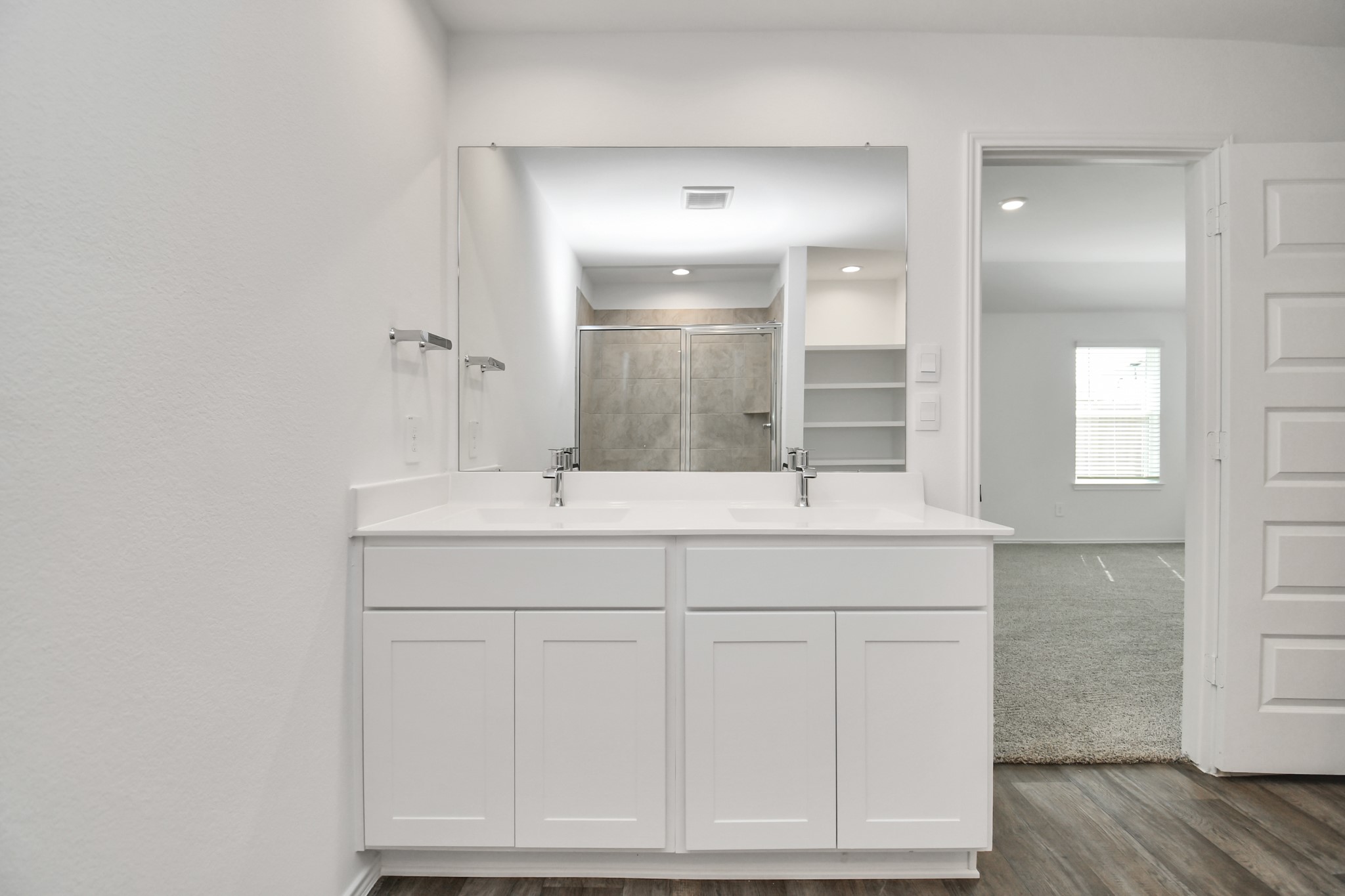 2715 Willow Gulch Way Rosenberg, TX 77469 - Photo 32 of 39 a bathroom with a sink and a mirror