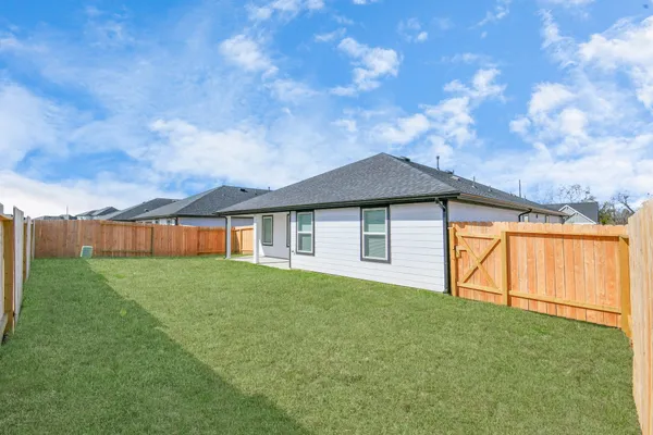 a house view with backyard space