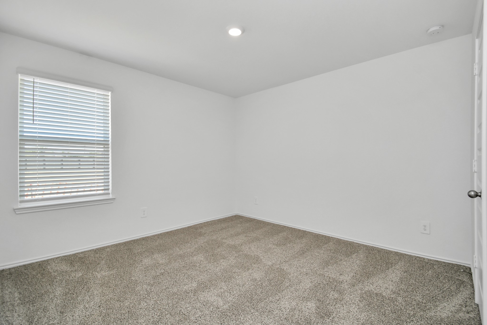 2715 Willow Gulch Way Rosenberg, TX 77469 - Photo 6 of 39 an empty room with a window