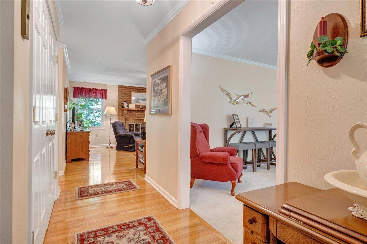 5921 Buckland Mill Road Roanoke, VA 24019 - Photo 3 of 94 03-MIB07727
