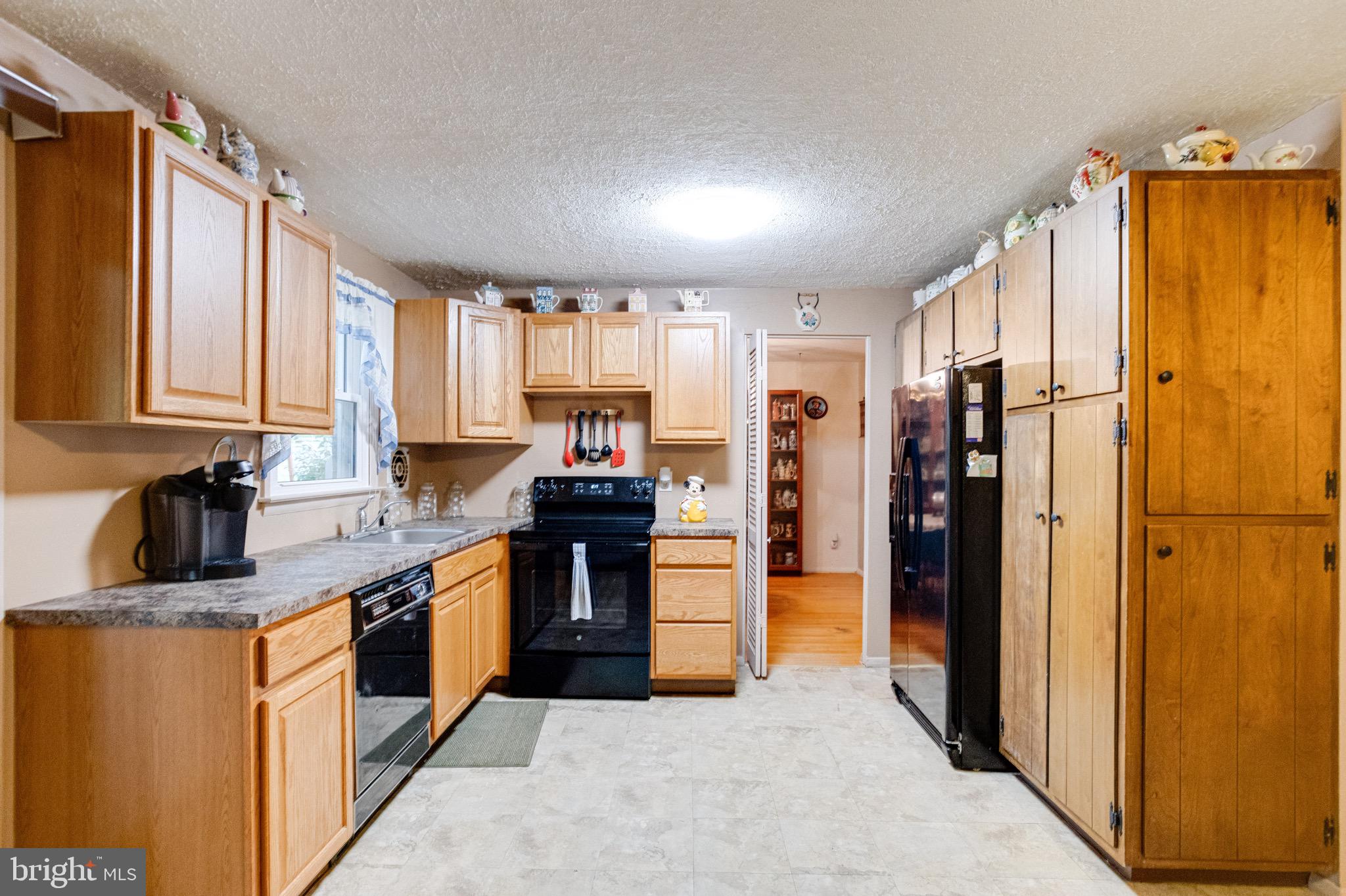 9505 Gunview Road Baltimore, MD 21236 - Photo 17 of 59