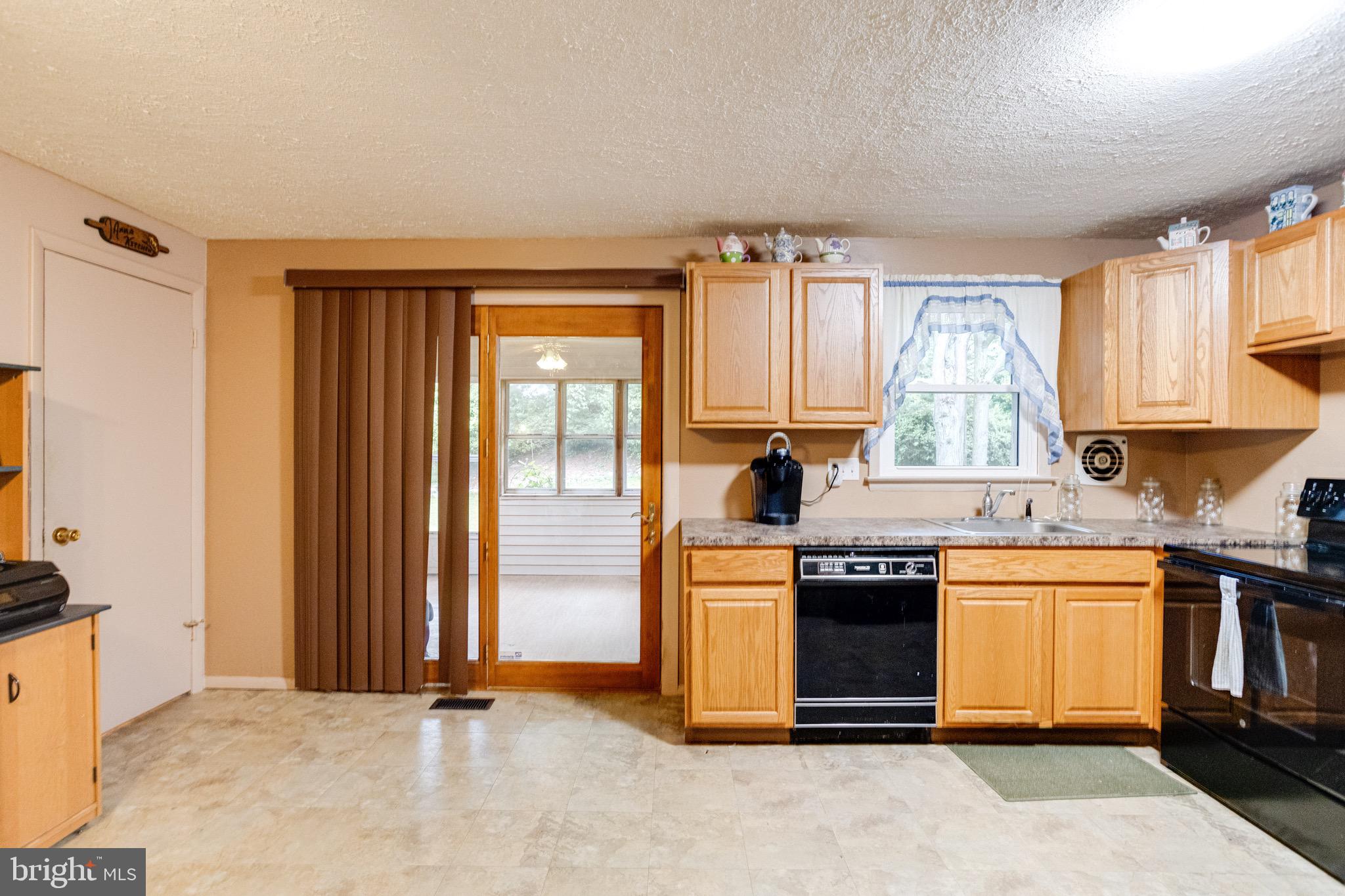 9505 Gunview Road Baltimore, MD 21236 - Photo 20 of 59