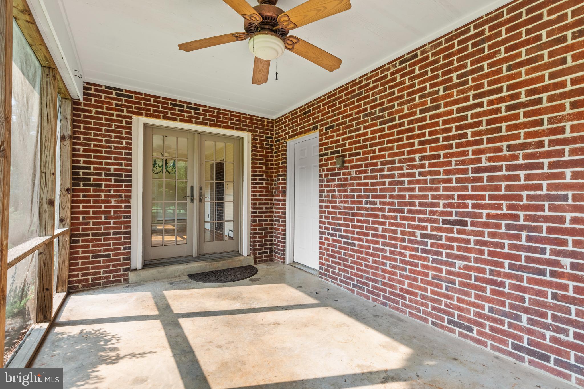6907 Clifton Road Clifton, VA 20124 - Photo 20 of 45 screened in porch