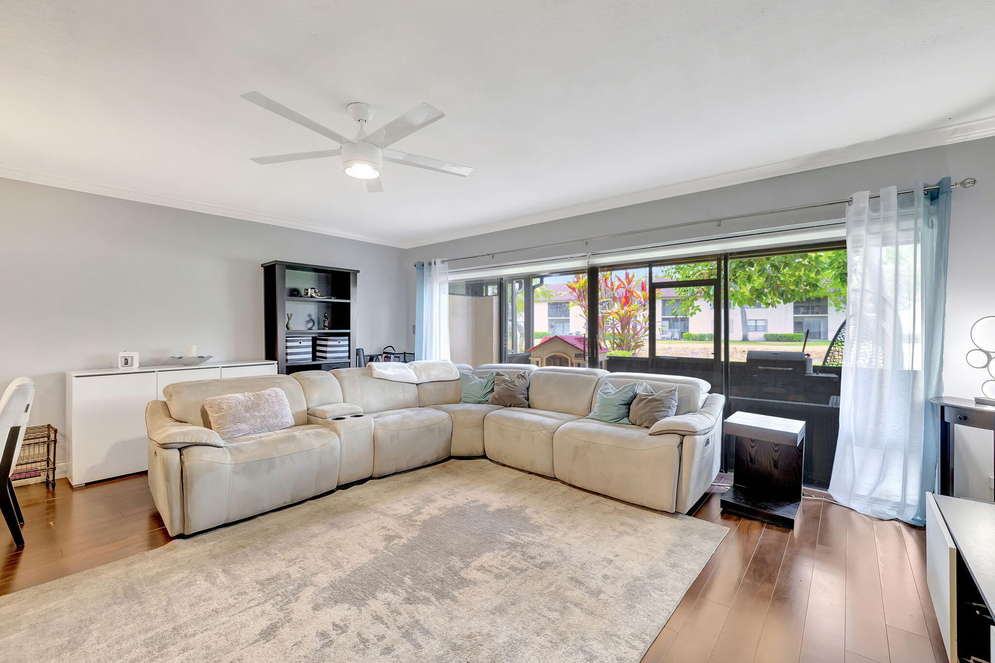 23359 Southwest 55th Way, Unit E Boca Raton, FL 33433 - Photo 6 of 41 Living room
