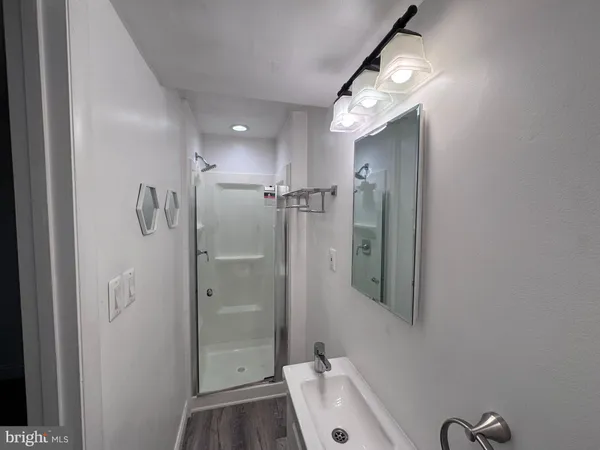 $3,600 | 3034 Sugar Lane, Vienna, VA 22181