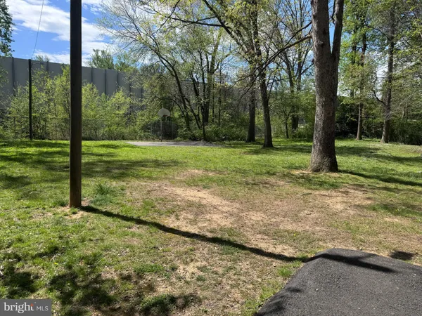 $3,600 | 3034 Sugar Lane, Vienna, VA 22181