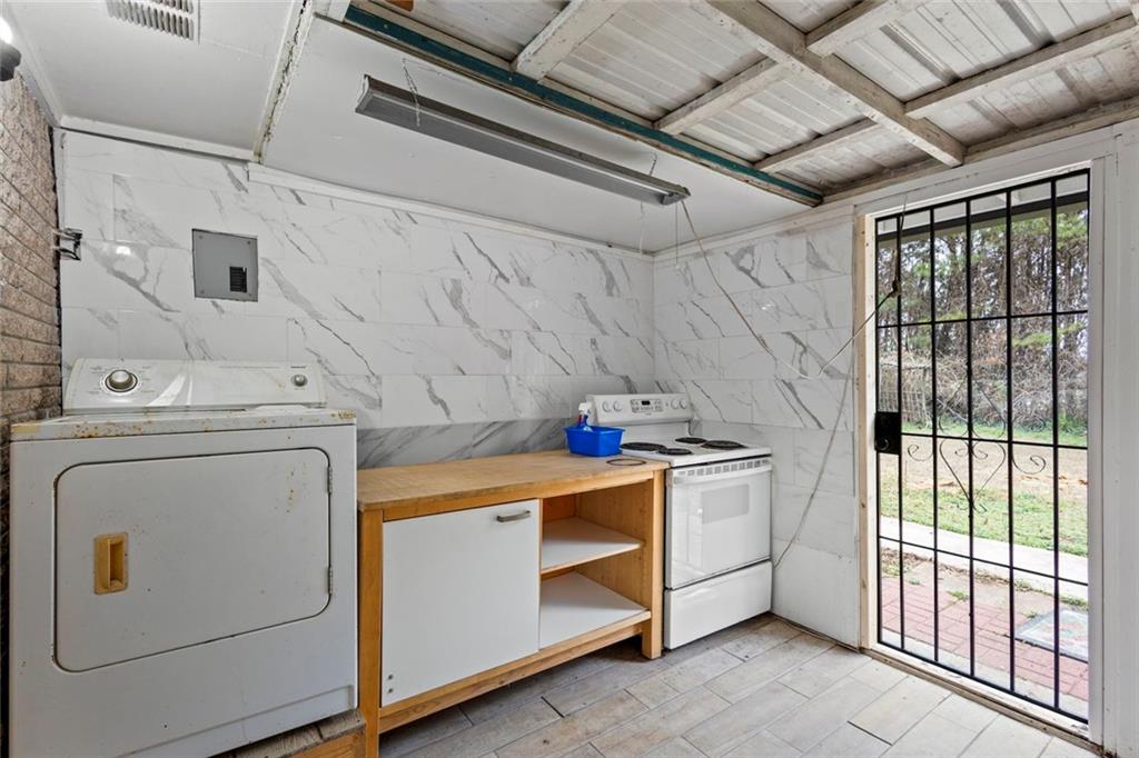 1201 Shoreham Drive Atlanta, GA 30349 - Photo 17 of 21 a utility room with dryer and washer