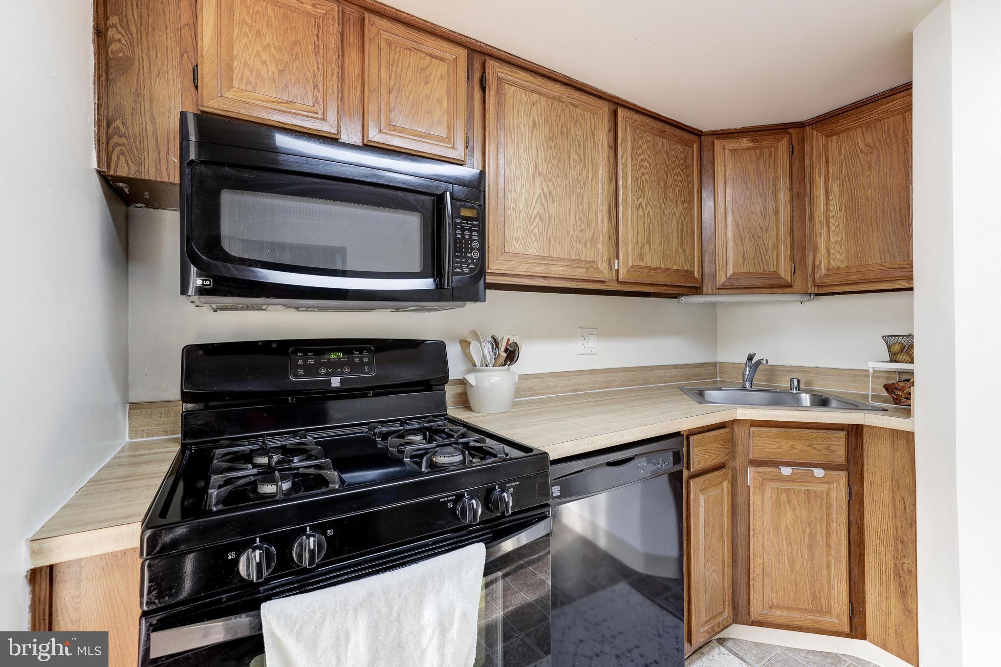 1408 Northgate Square, Unit 11A Reston, VA 20190 - Photo 11 of 22 Gallery Image 11