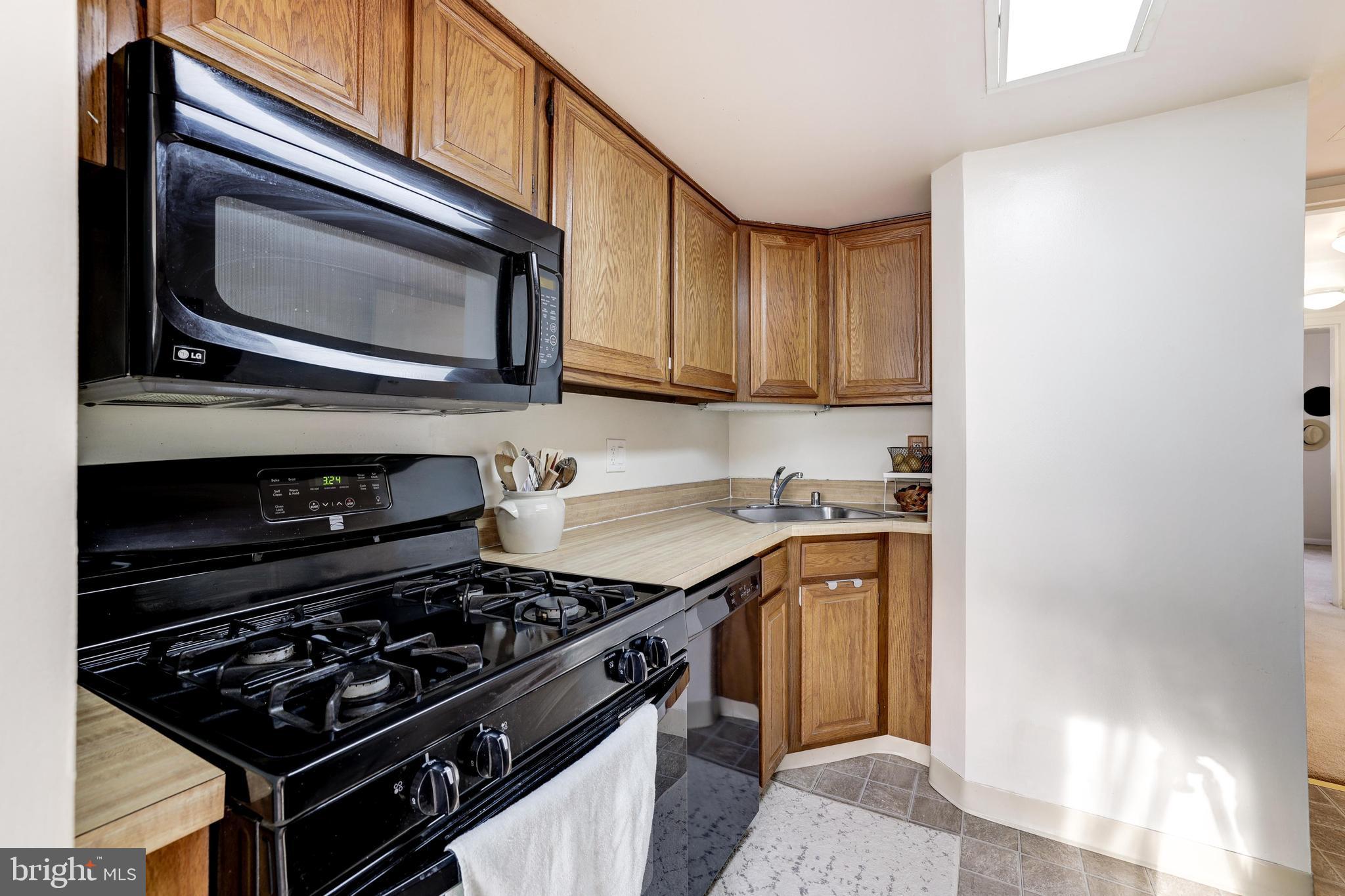1408 Northgate Square, Unit 11A Reston, VA 20190 - Photo 13 of 22 Gallery Image 13