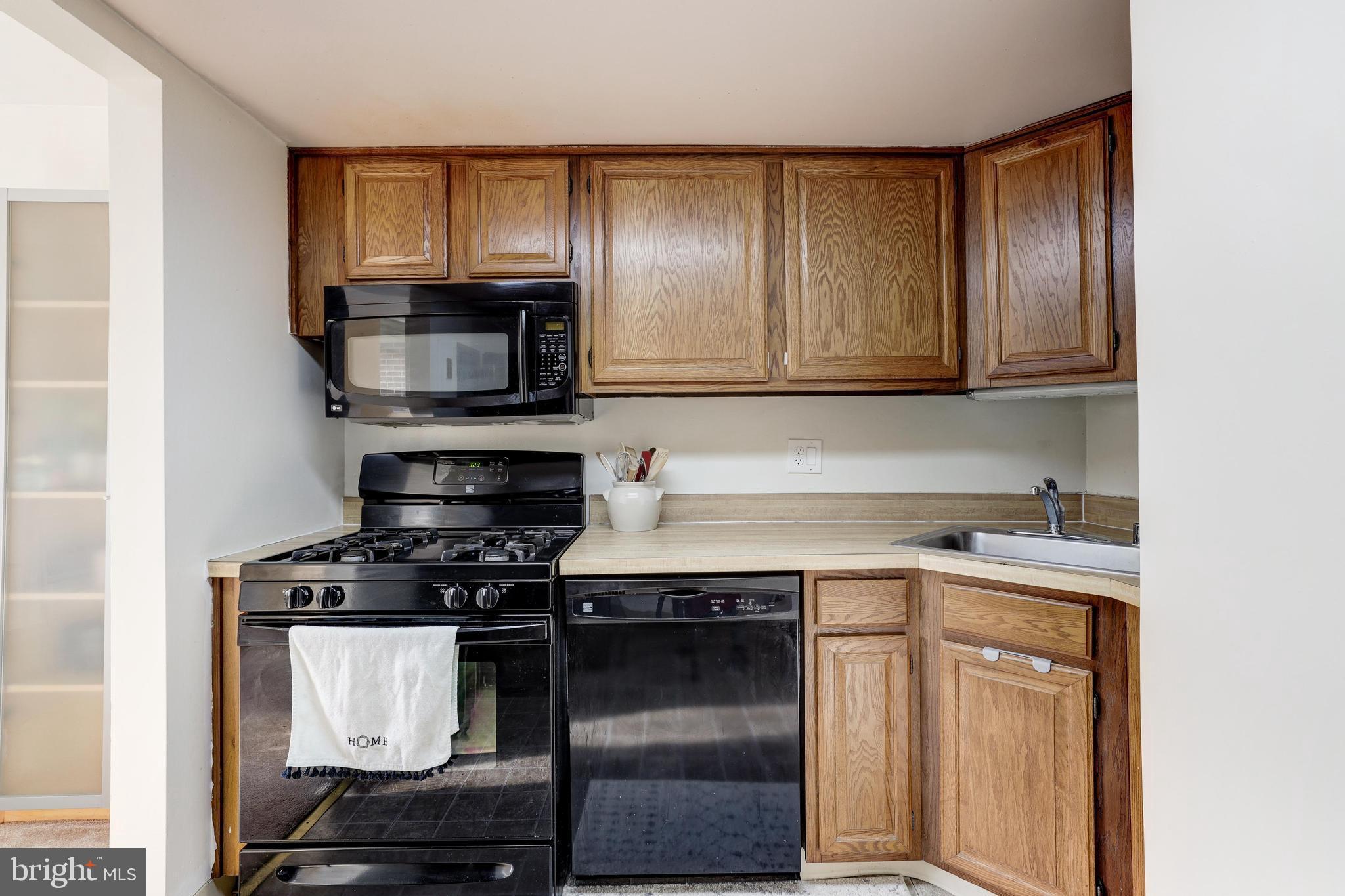 1408 Northgate Square, Unit 11A Reston, VA 20190 - Photo 10 of 22 Gallery Image 10