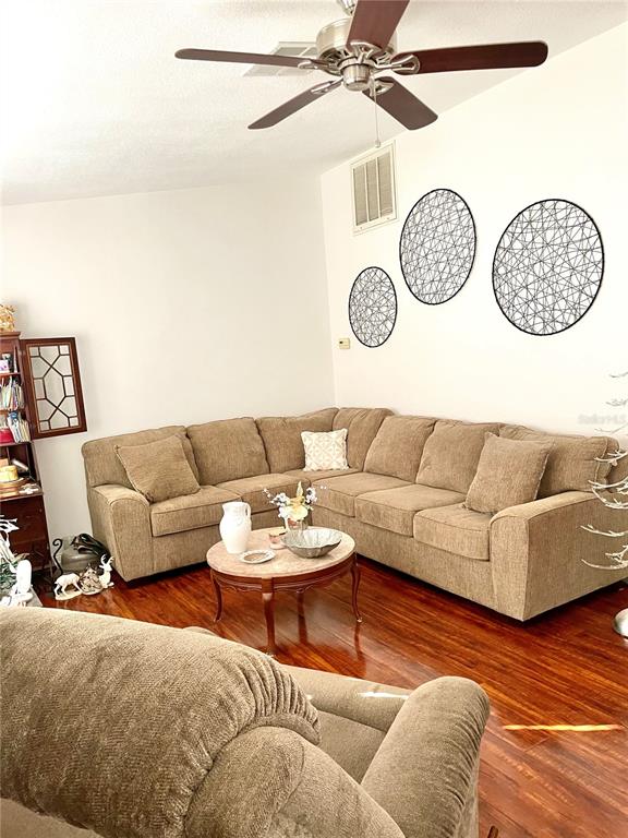 3401 Divot Road Sebring, FL 33872 - Photo 19 of 34 a living room with furniture and wall paintings
