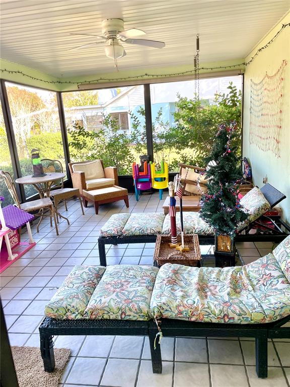 3401 Divot Road Sebring, FL 33872 - Photo 23 of 34 a living room with furniture and a large window