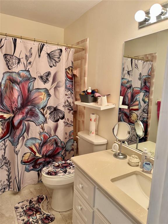 3401 Divot Road Sebring, FL 33872 - Photo 4 of 34 a bathroom with a sink toilet and shower curtain