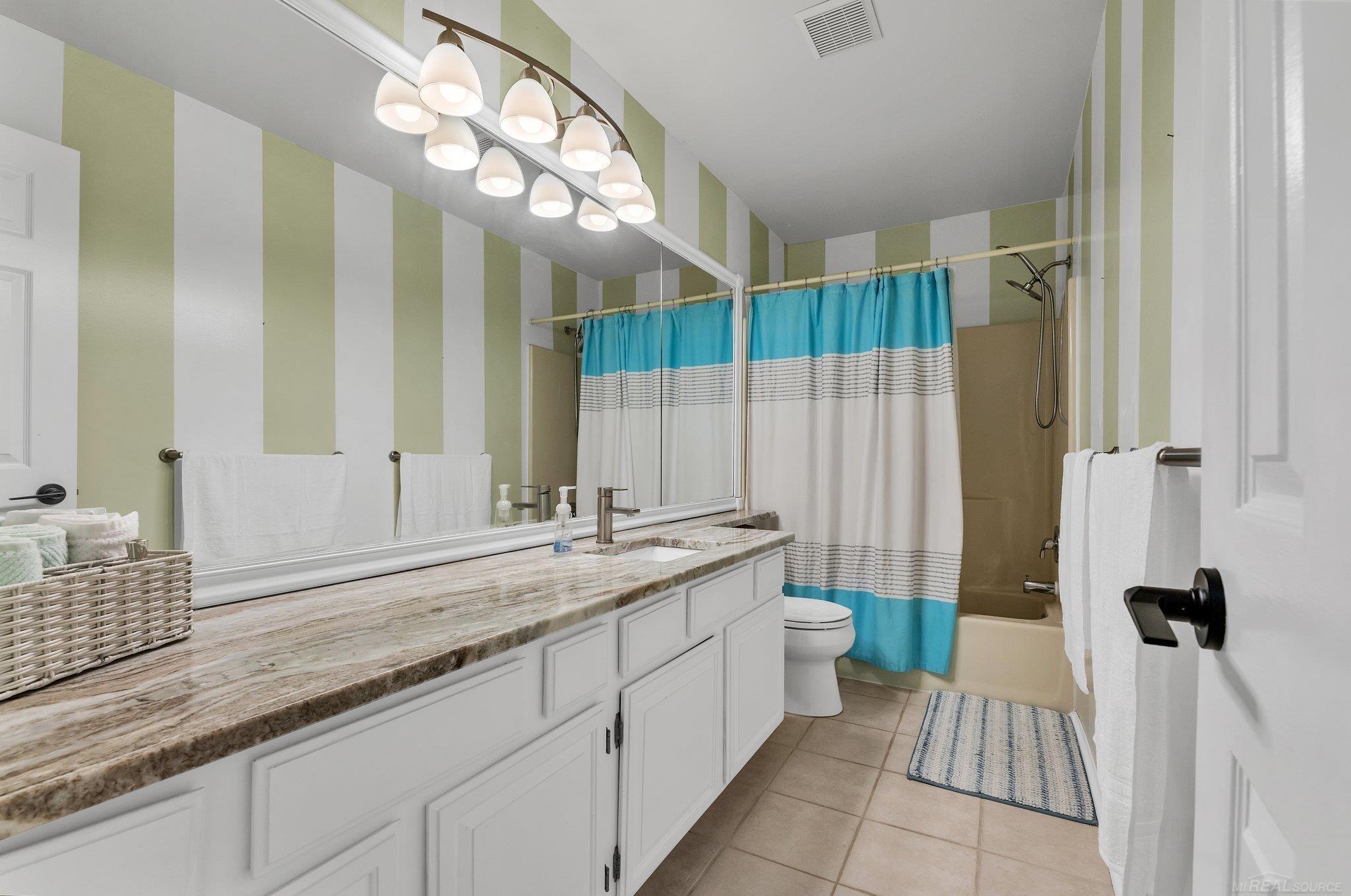 1636 Ridgecrest Rochester, MI 48306 - Photo 15 of 25 50127747-14.JPG