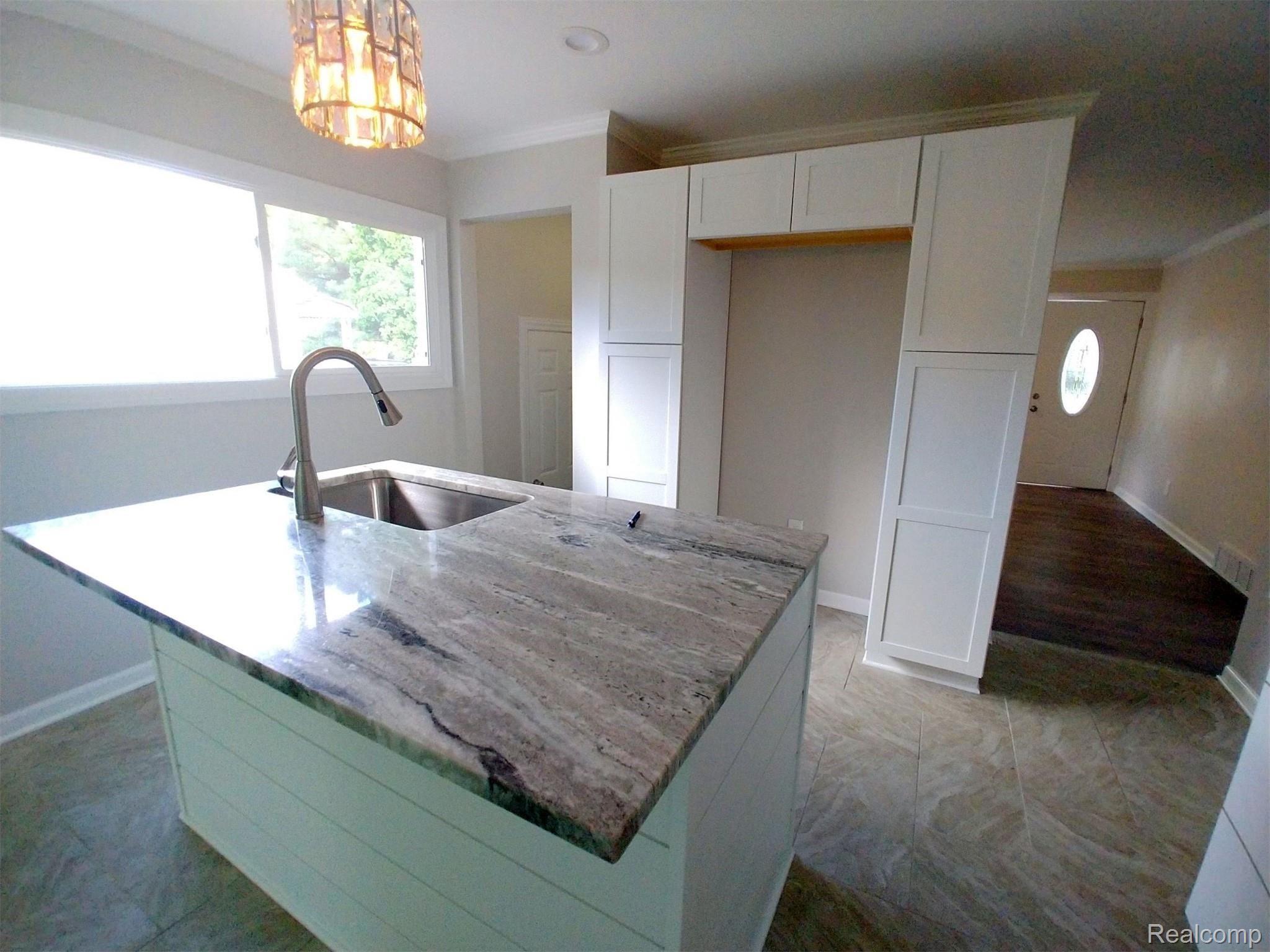 3486 Longview Avenue Rochester, MI 48307 - Photo 9 of 30 Kitchen 00.jpg